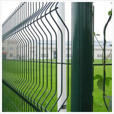녹색 RAL 6005 PVC는 3D 용접 철사 울타리 폭 2m 2.2m을 코팅했습니다